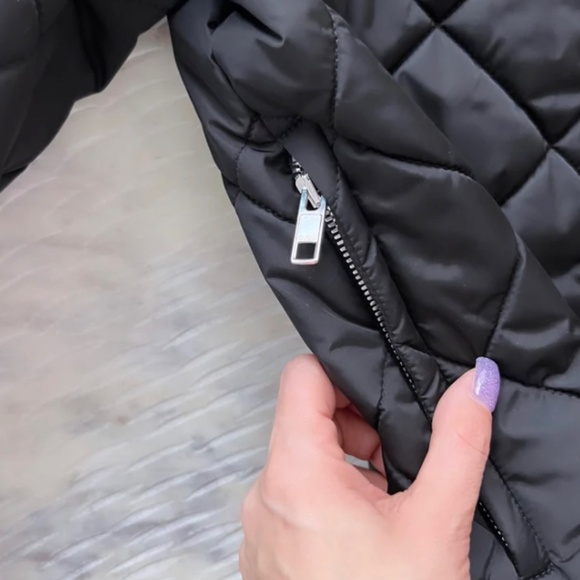 Authentic Gucci Black Ruffle Pearl Quilted Jacket - Picture 3 of 7